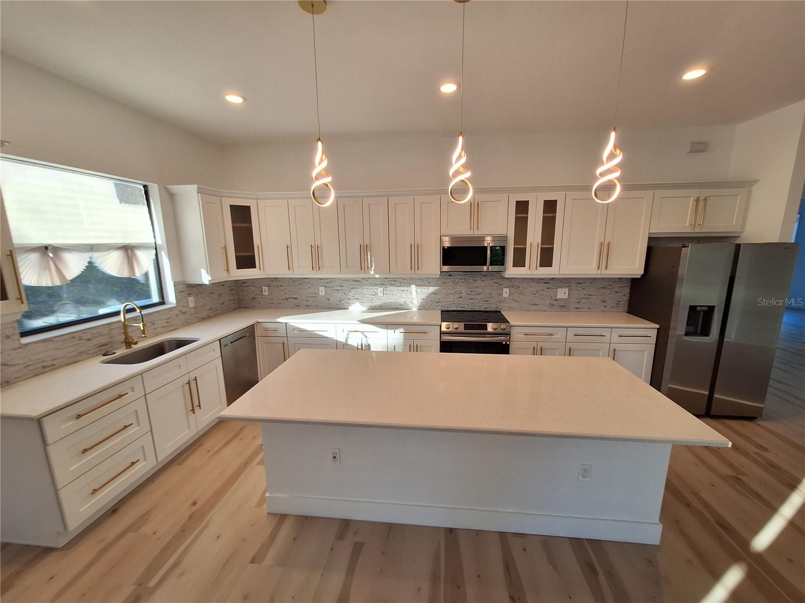 Image 8 of 30 For 289 Albatross Road