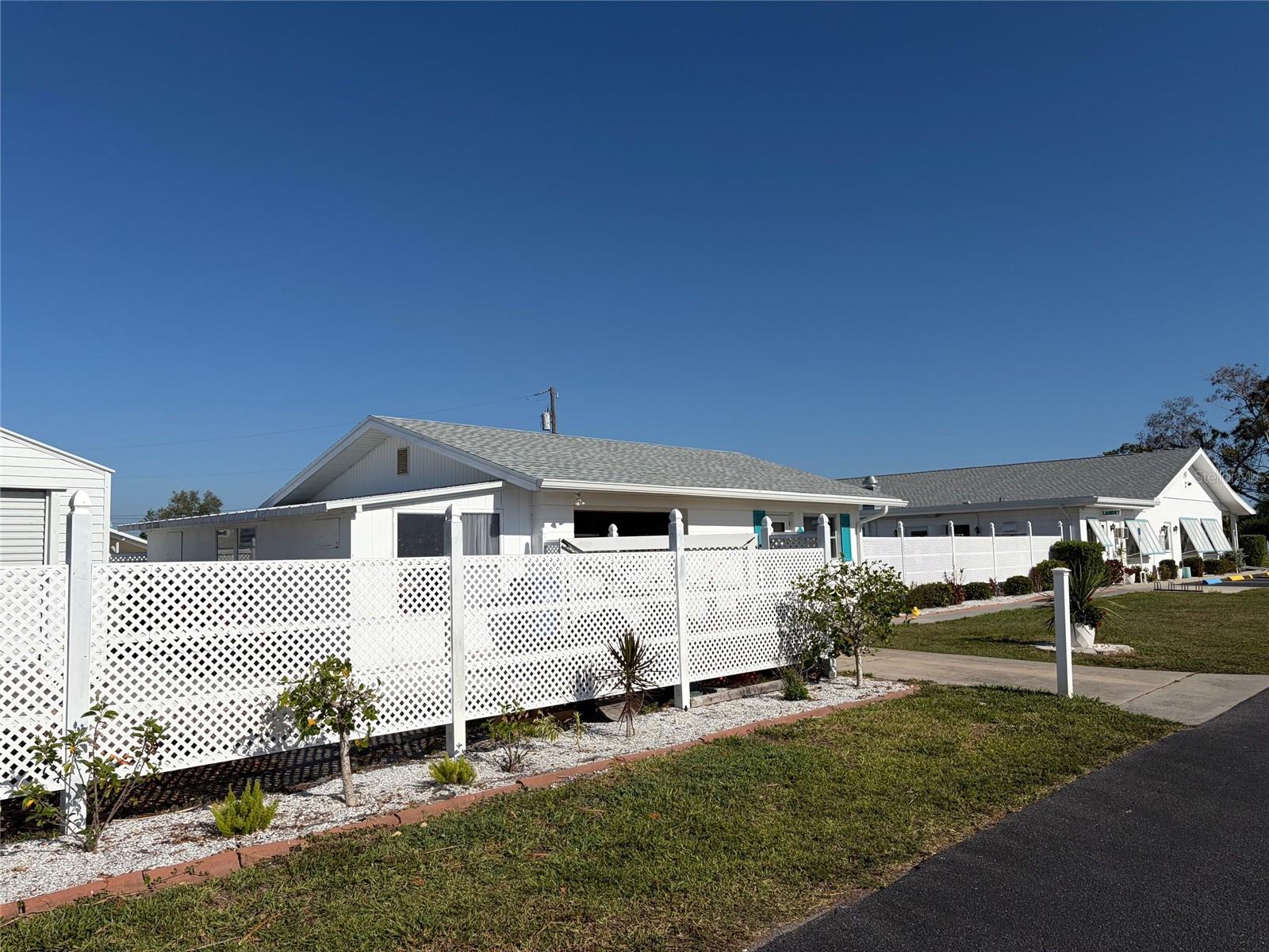 Image 13 of 29 For 218 Outer Drive W