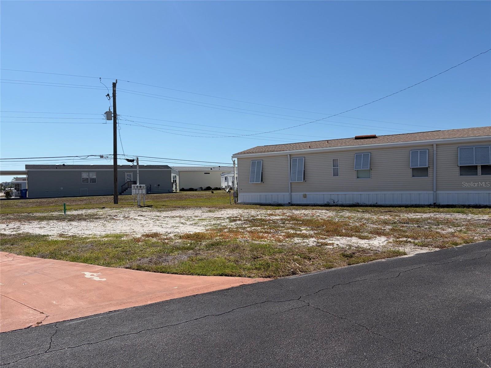 Image 3 of 29 For 218 Outer Drive W