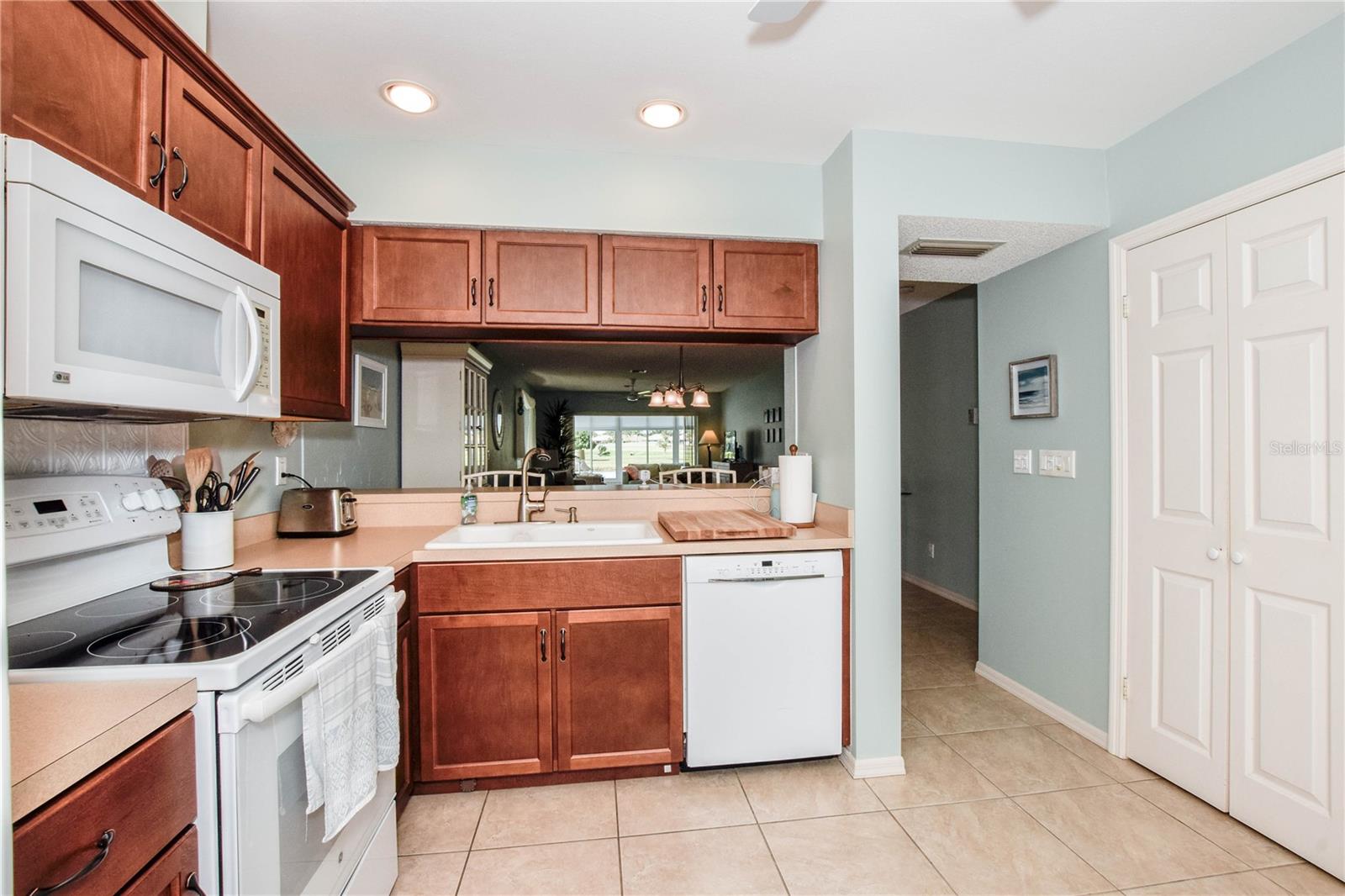 Image 10 of 61 For 418 Wexford Circle 125