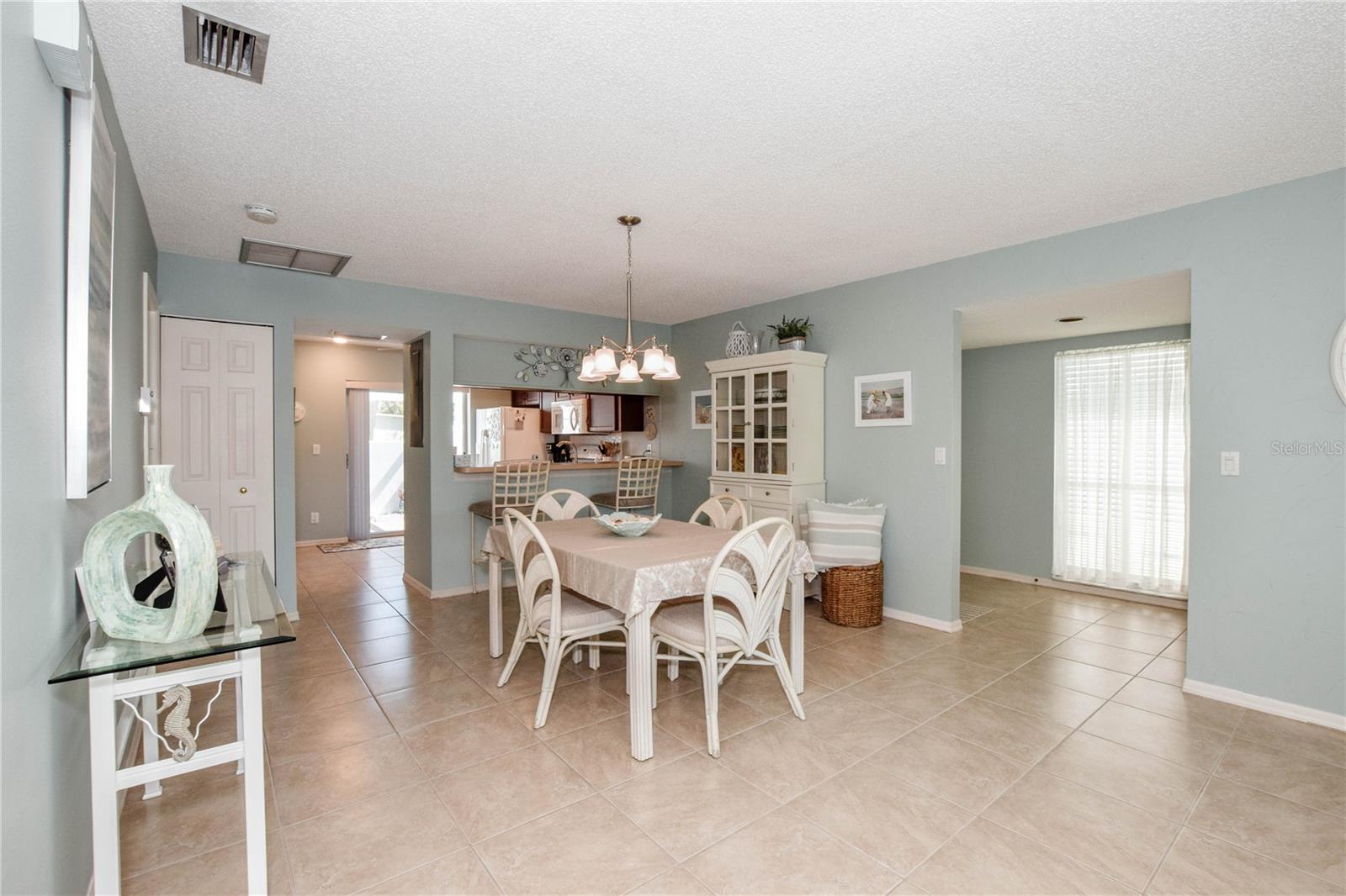 Image 12 of 61 For 418 Wexford Circle 125