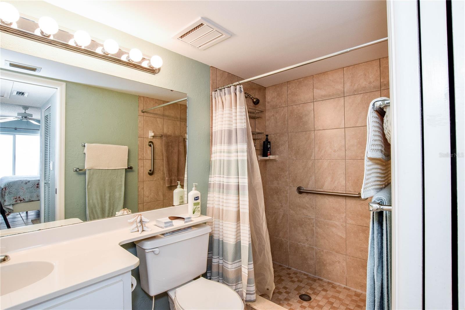 Image 21 of 61 For 418 Wexford Circle 125