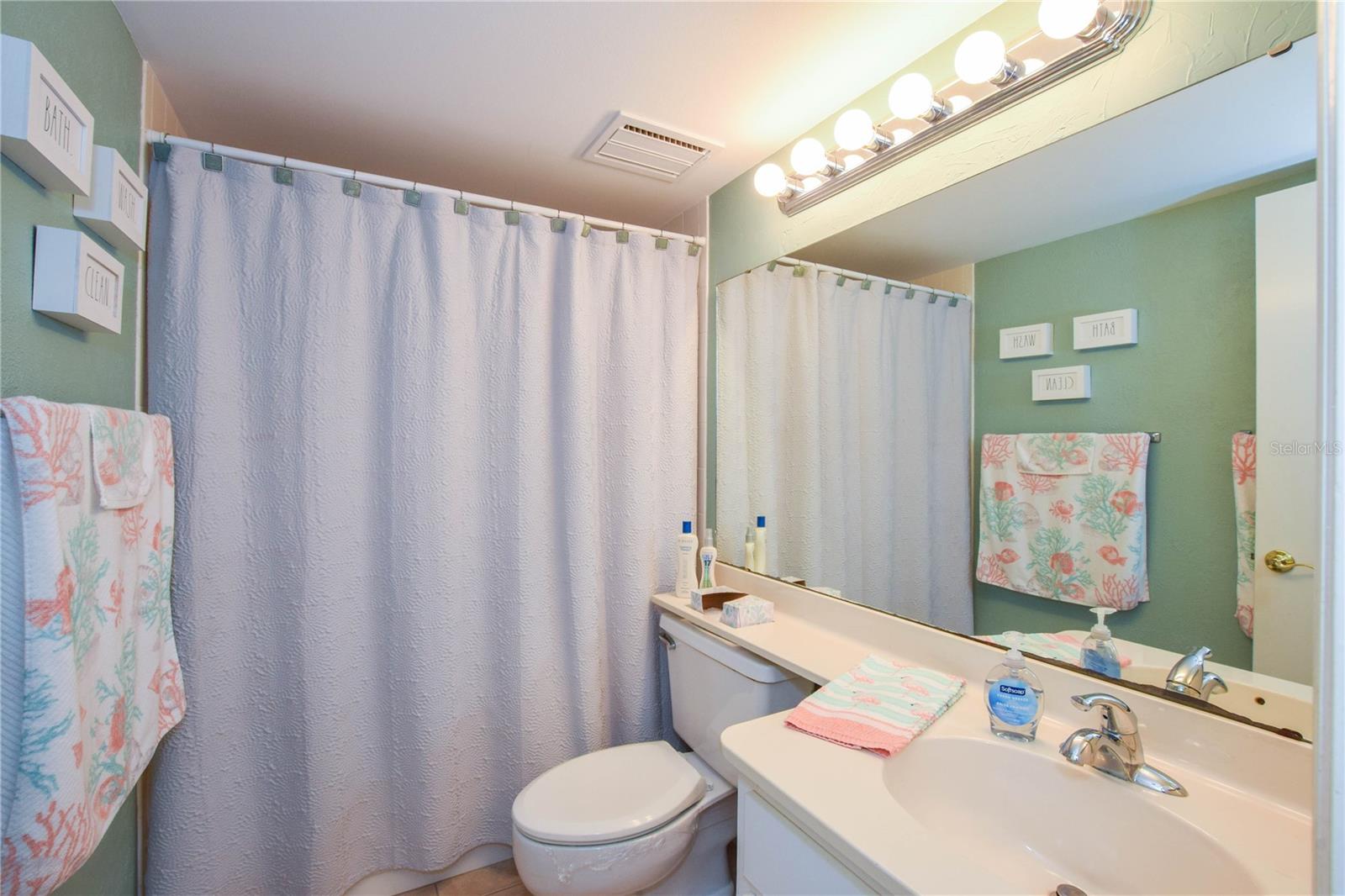 Image 27 of 61 For 418 Wexford Circle 125