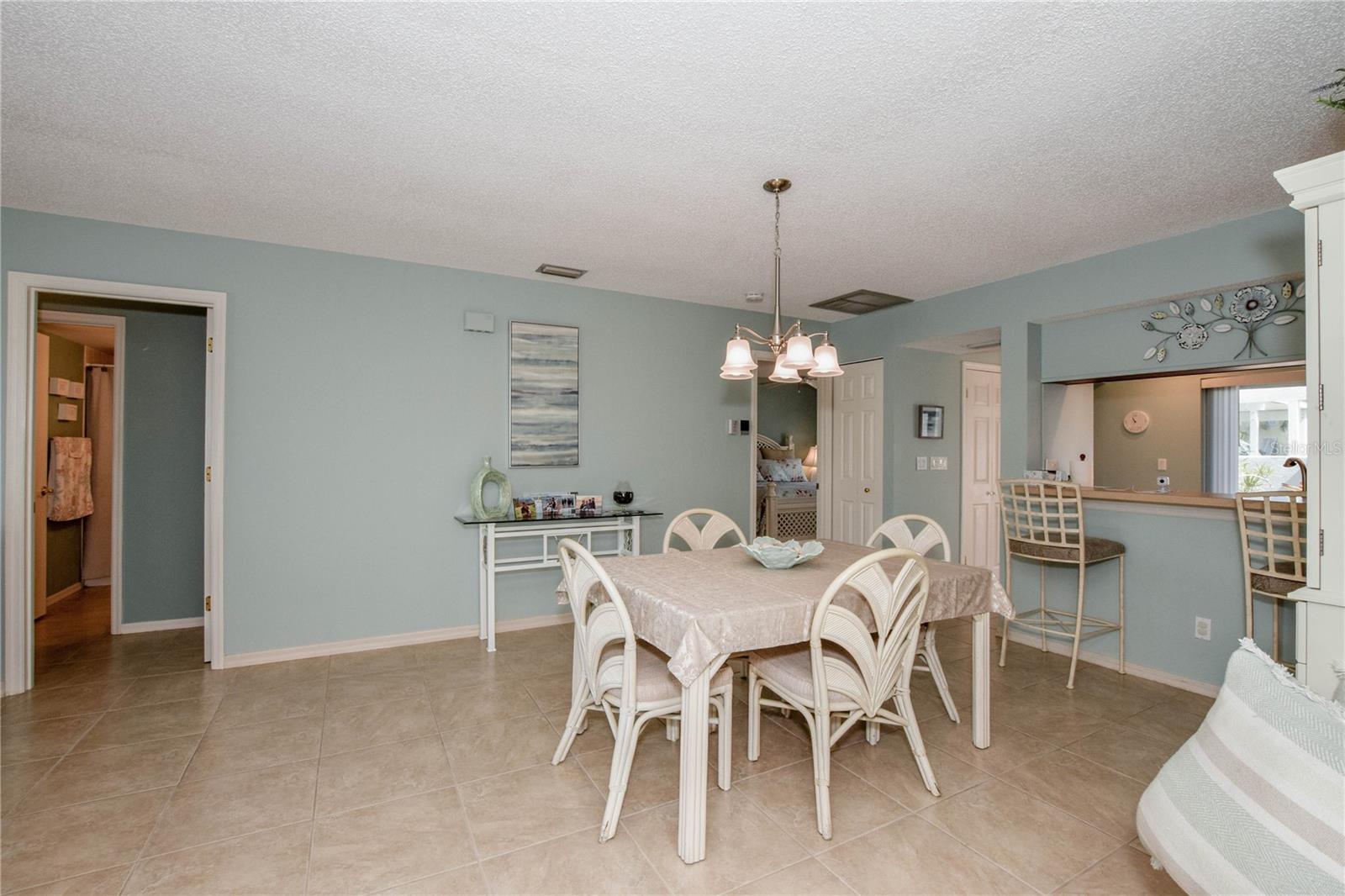 Image 5 of 61 For 418 Wexford Circle 125
