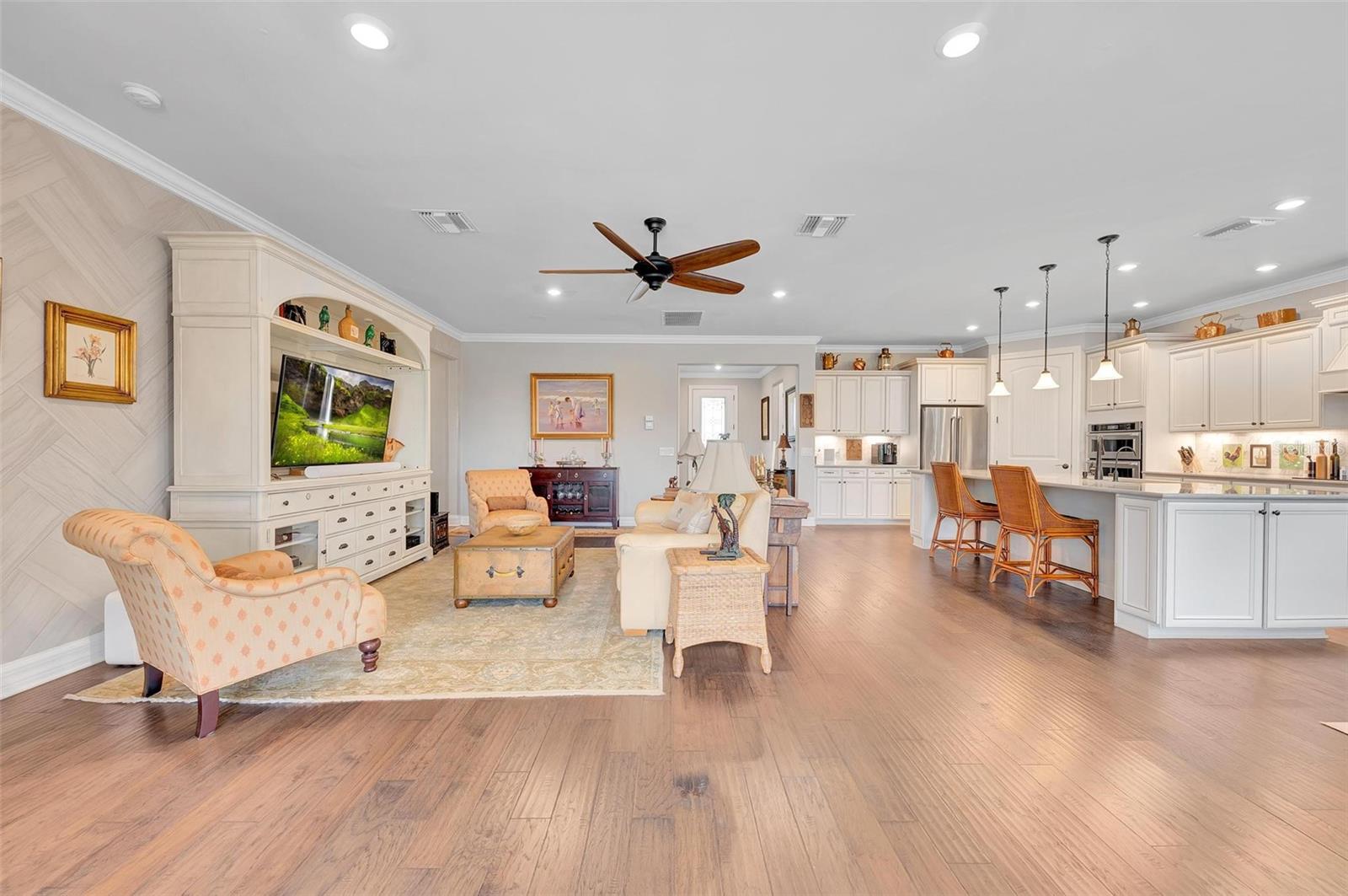 Listing photo id 8 for 13631 Salinas Street