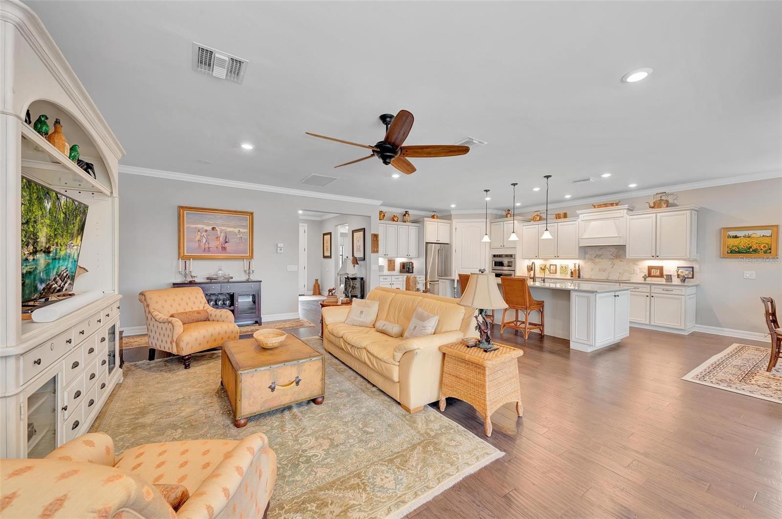 Listing photo id 9 for 13631 Salinas Street