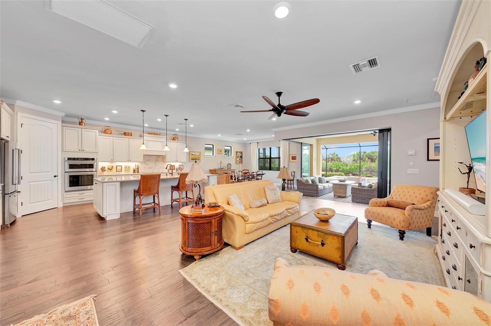 Listing photo id 12 for 13631 Salinas Street