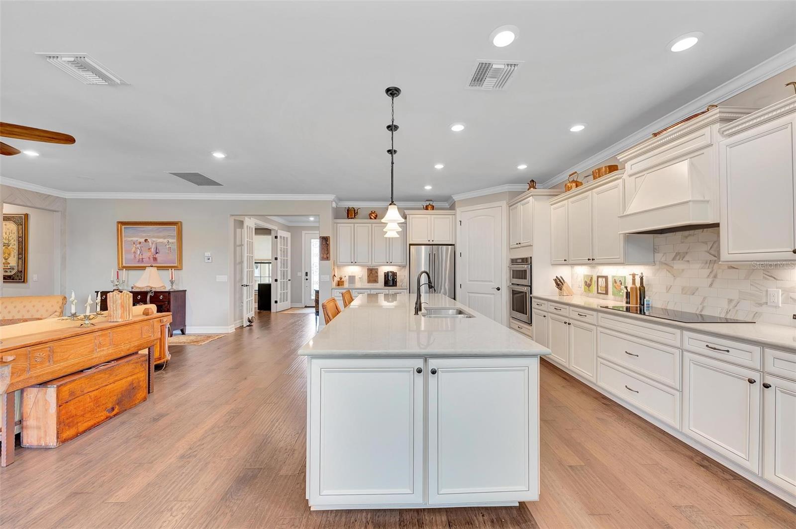 Listing photo id 17 for 13631 Salinas Street