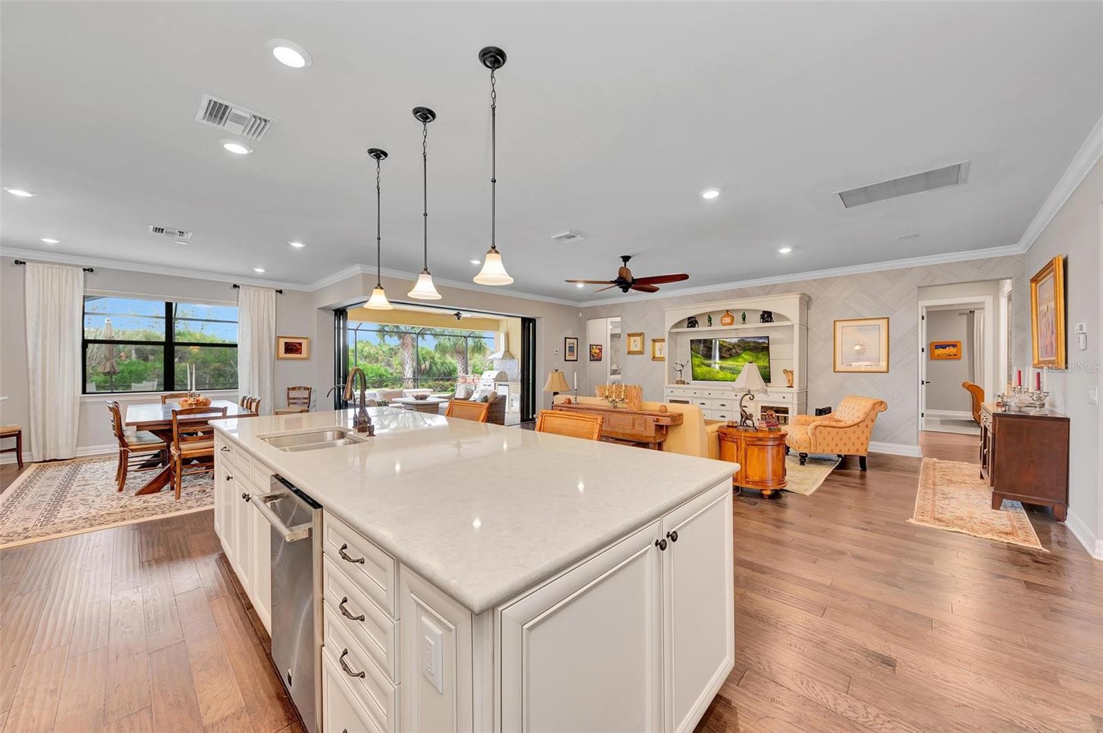 Listing photo id 18 for 13631 Salinas Street
