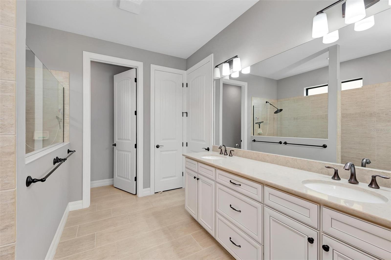 Listing photo id 26 for 13631 Salinas Street