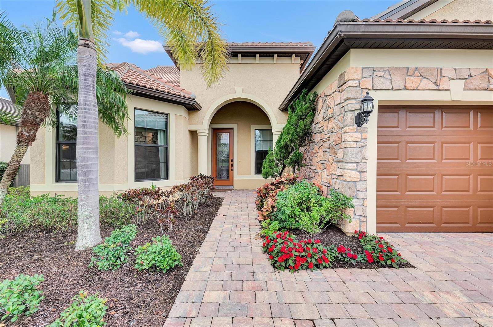 Listing photo id 1 for 13631 Salinas Street