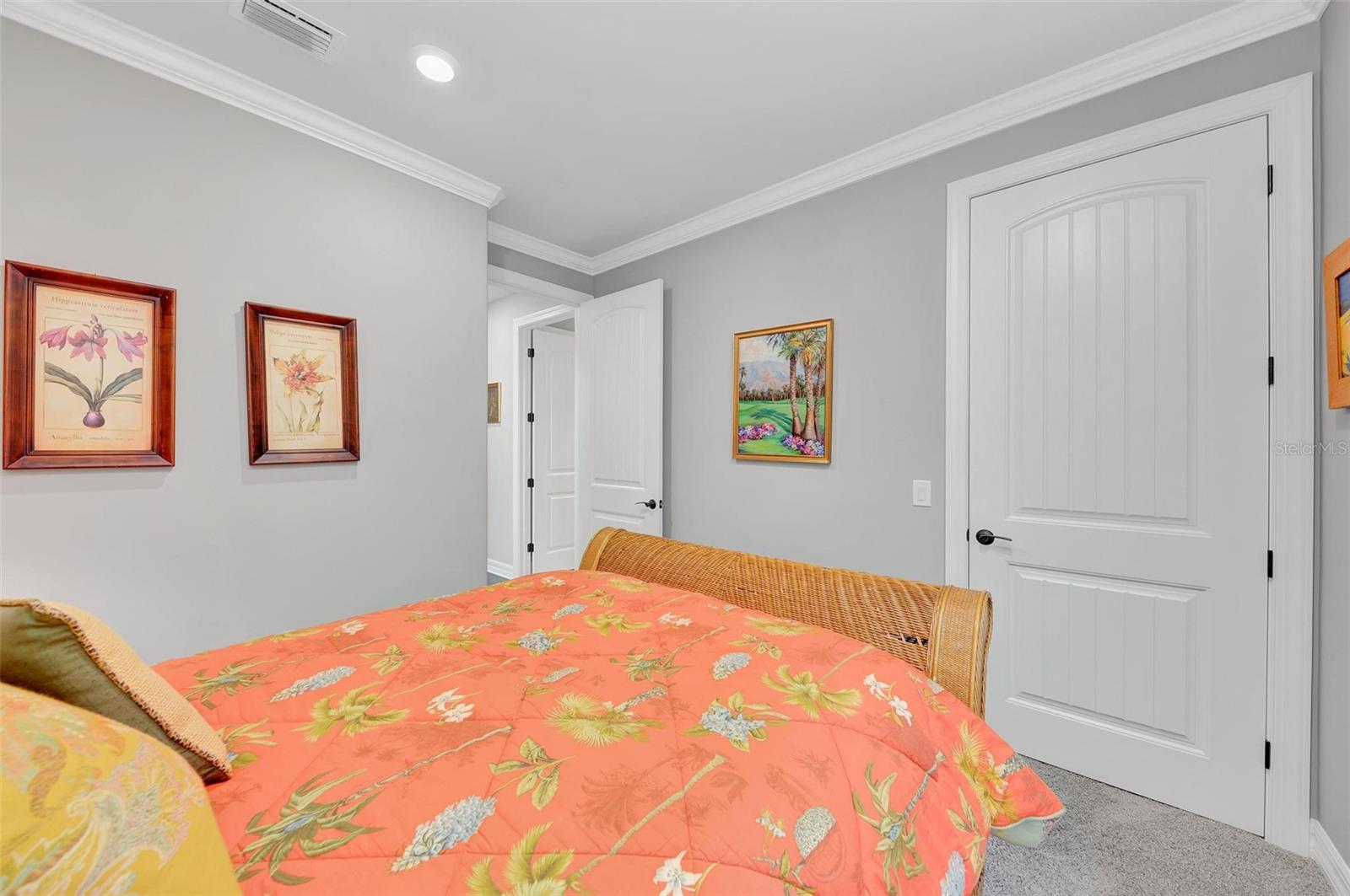 Listing photo id 30 for 13631 Salinas Street