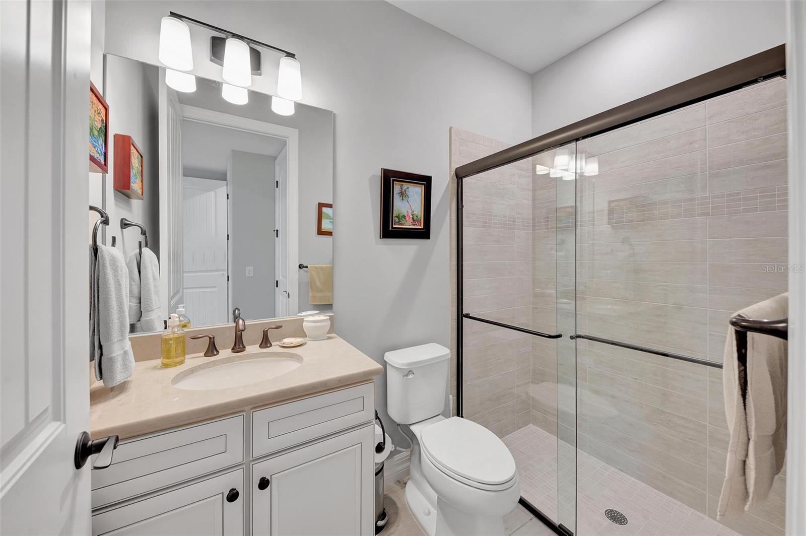 Listing photo id 35 for 13631 Salinas Street