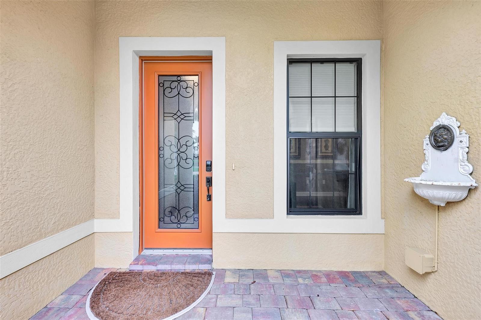 Listing photo id 2 for 13631 Salinas Street