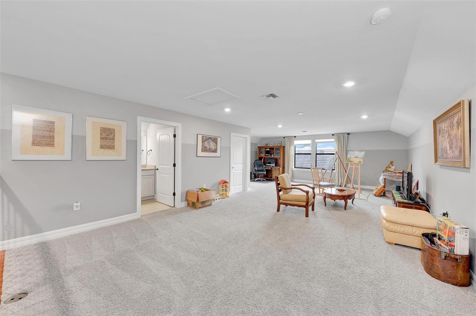 Listing photo id 40 for 13631 Salinas Street