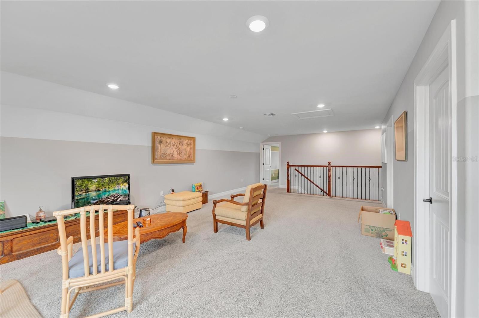 Listing photo id 42 for 13631 Salinas Street