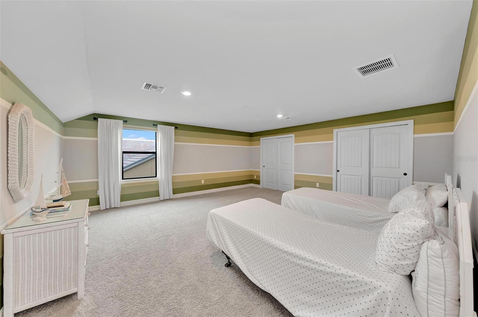 Listing photo id 44 for 13631 Salinas Street