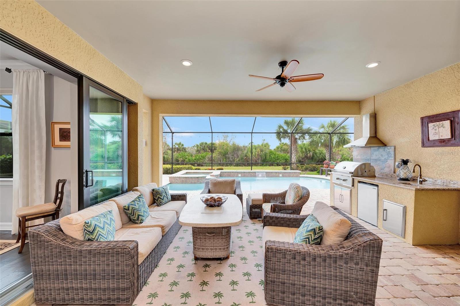 Listing photo id 47 for 13631 Salinas Street