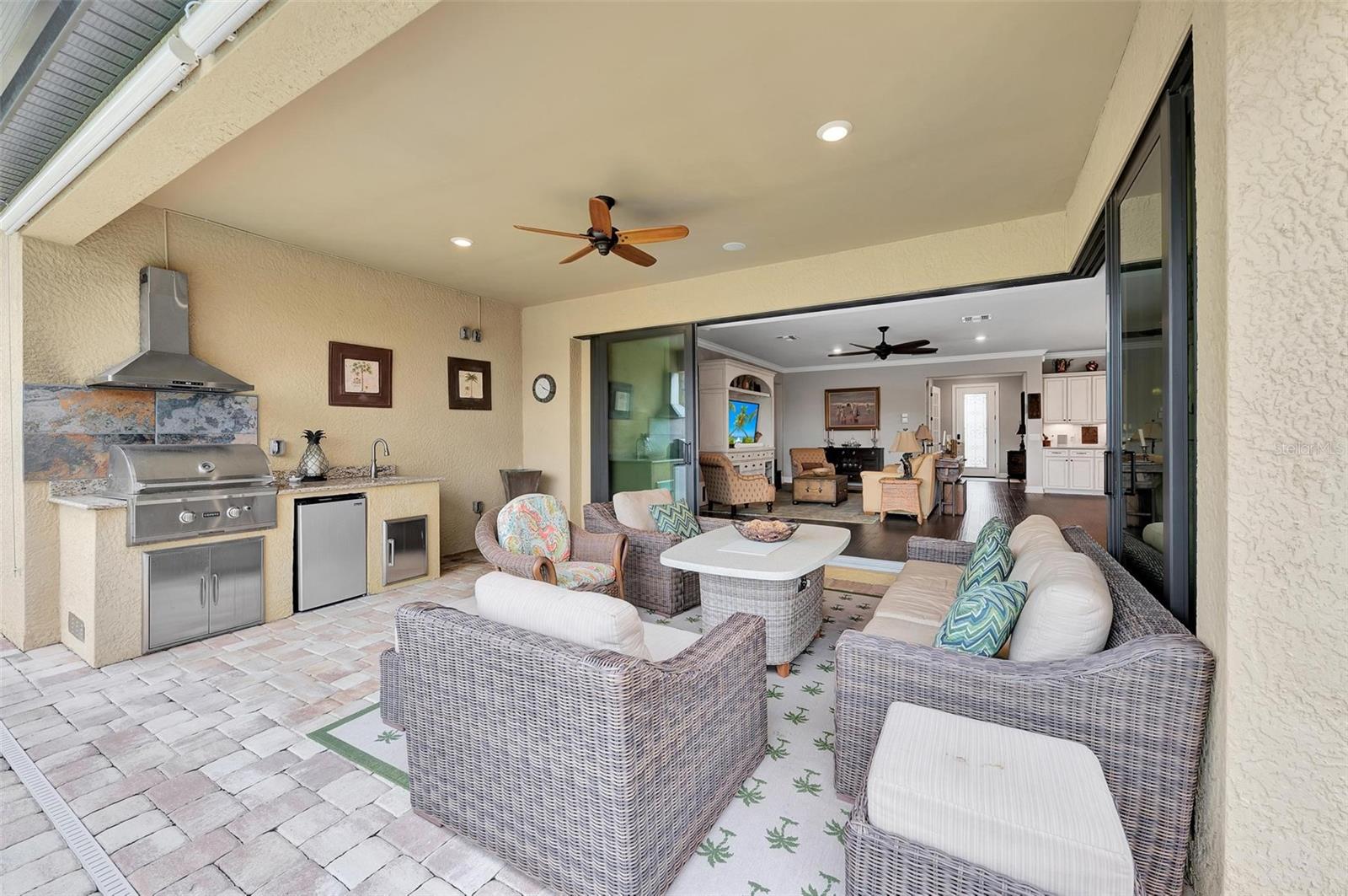 Listing photo id 49 for 13631 Salinas Street