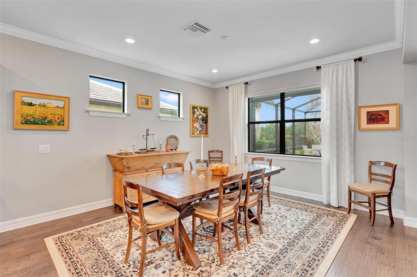 Listing photo id 5 for 13631 Salinas Street