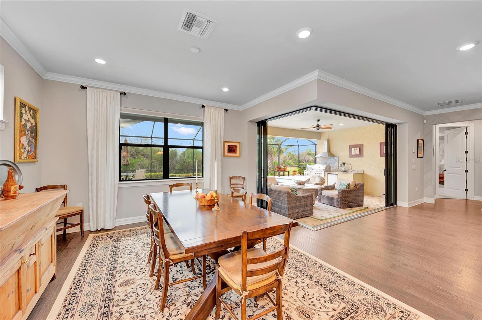 Listing photo id 6 for 13631 Salinas Street