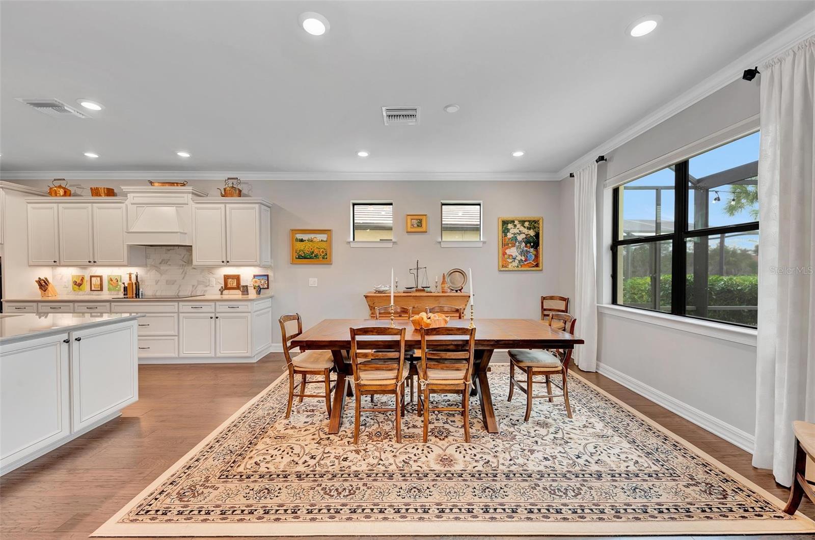 Listing photo id 7 for 13631 Salinas Street