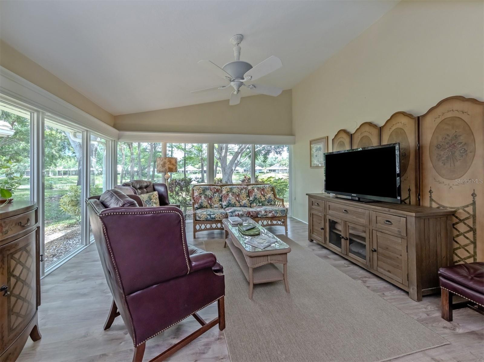 Image 16 of 49 For 525 Clubside Circle 53