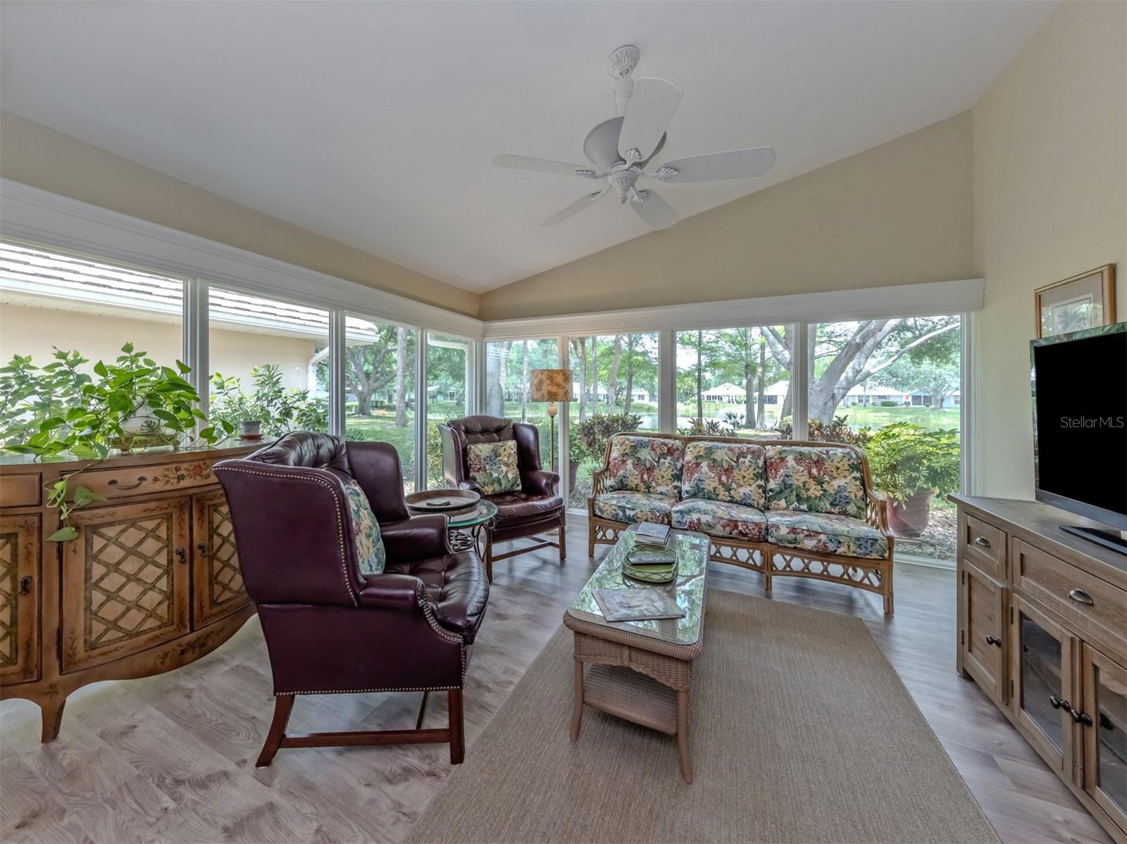 Image 17 of 49 For 525 Clubside Circle 53