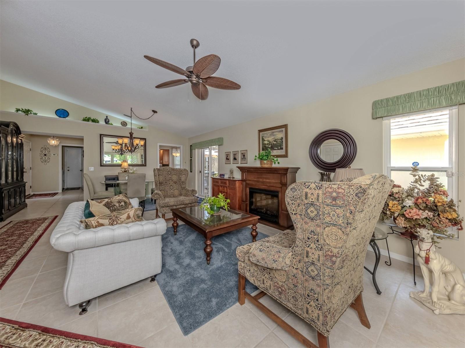Image 6 of 49 For 525 Clubside Circle 53