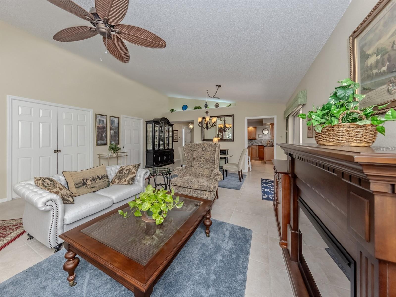 Image 7 of 49 For 525 Clubside Circle 53