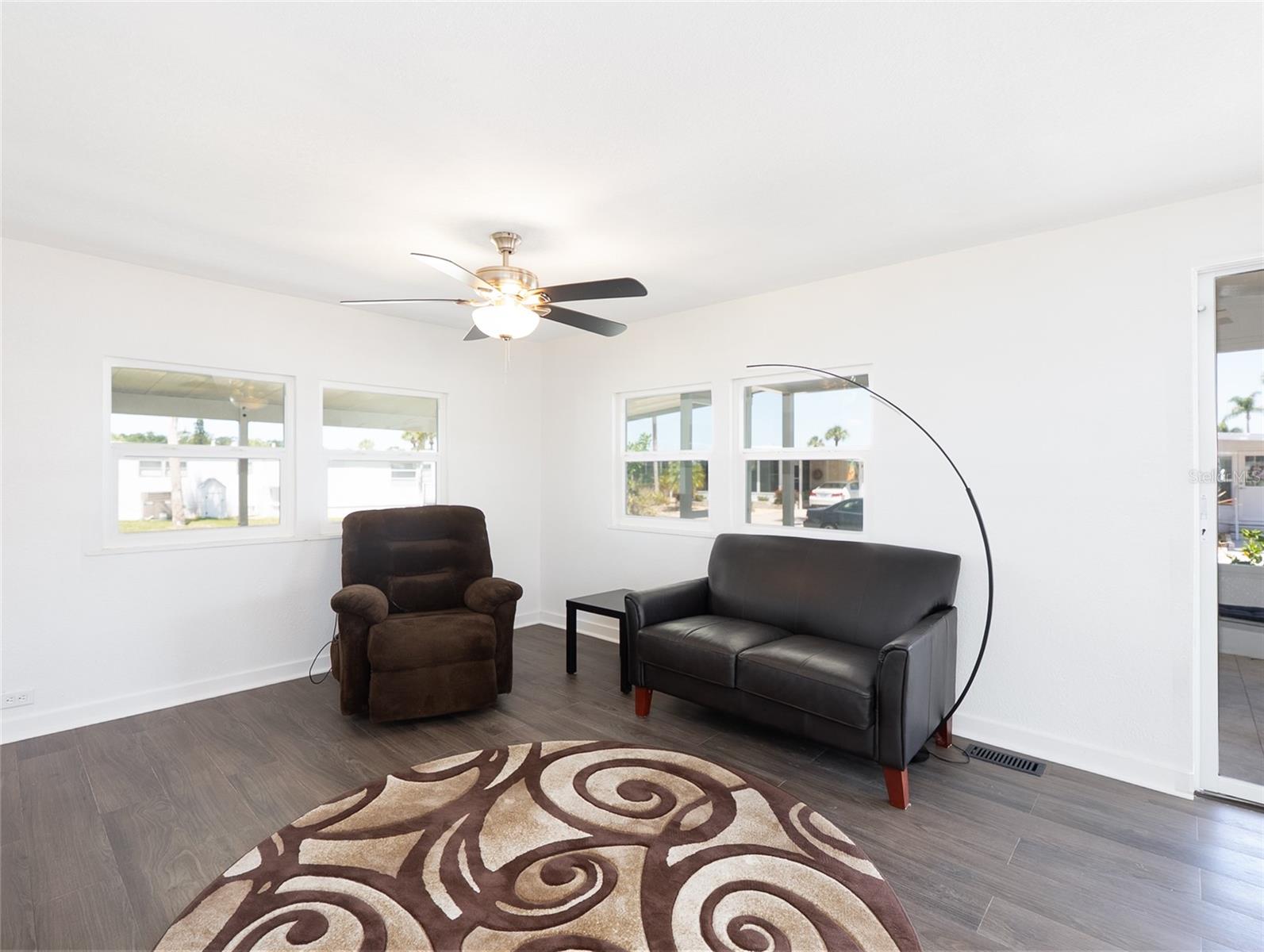 Image 11 of 60 For 610 Delphinium Drive