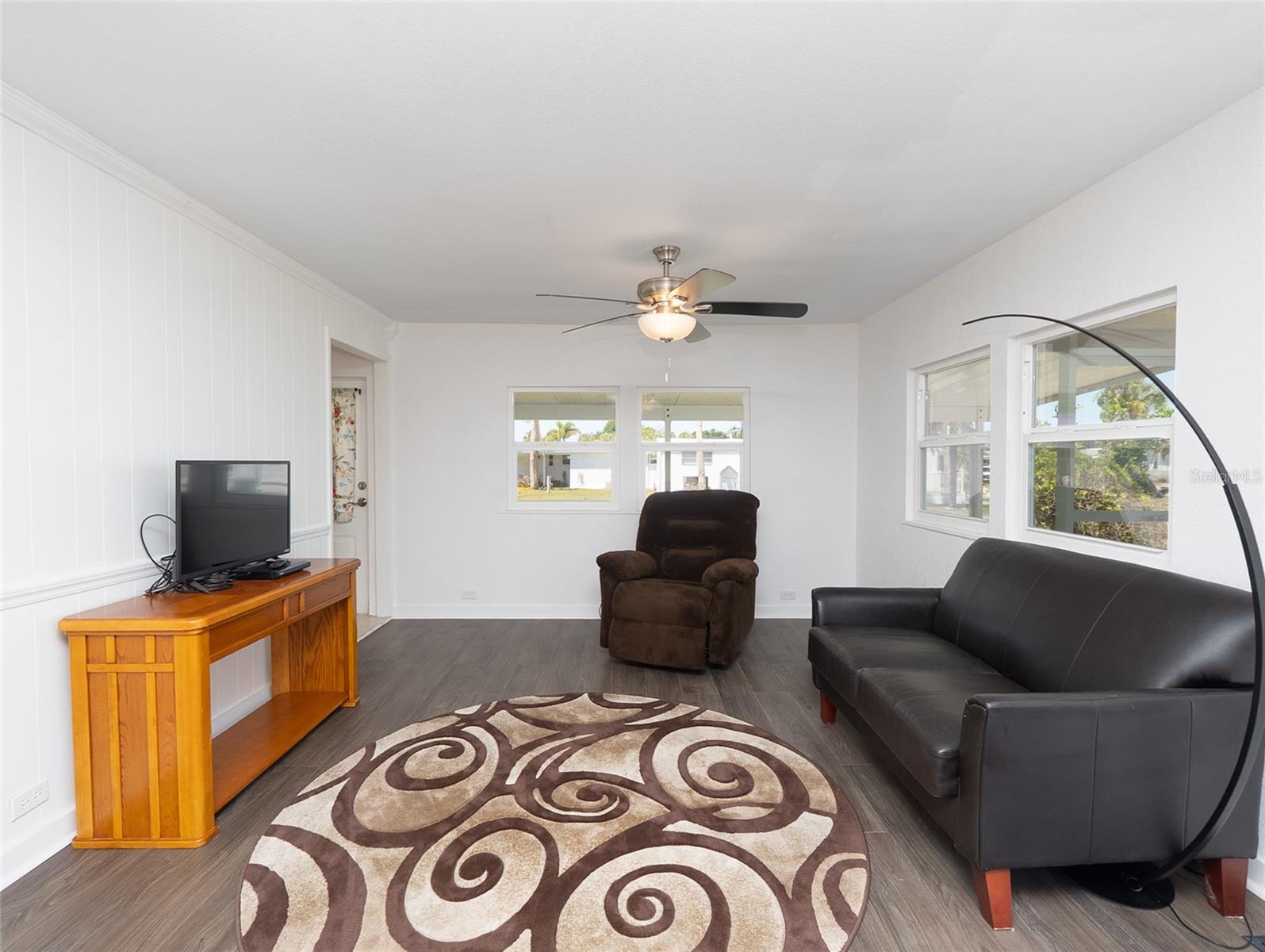 Image 12 of 60 For 610 Delphinium Drive