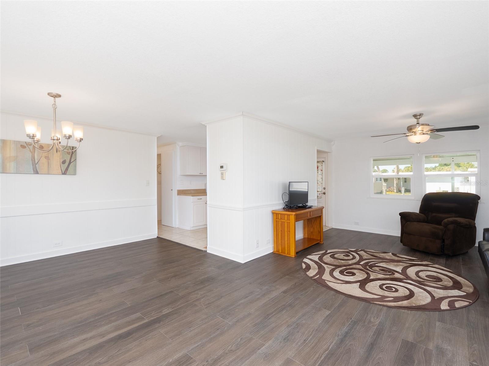 Image 15 of 60 For 610 Delphinium Drive