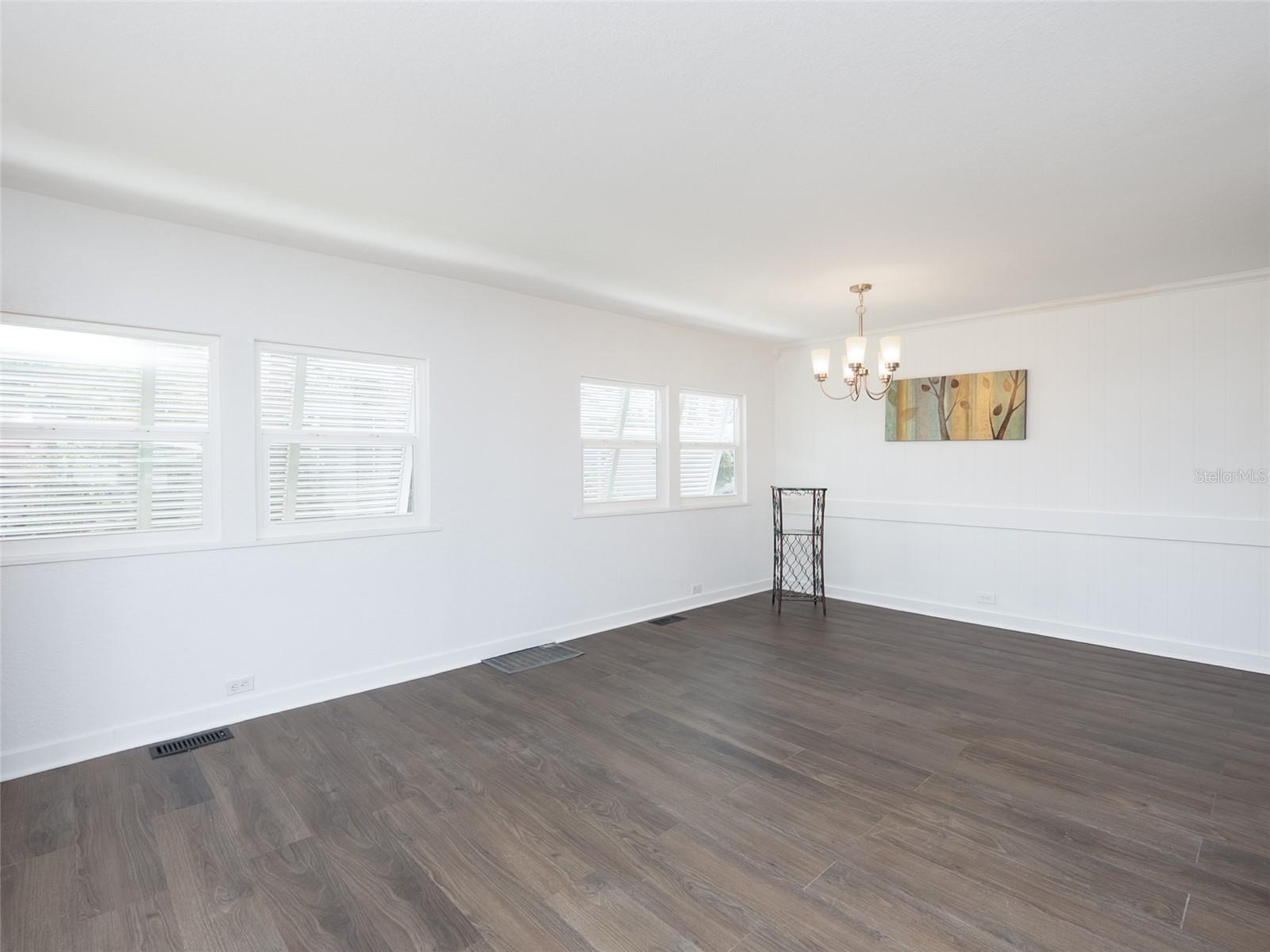Image 17 of 60 For 610 Delphinium Drive