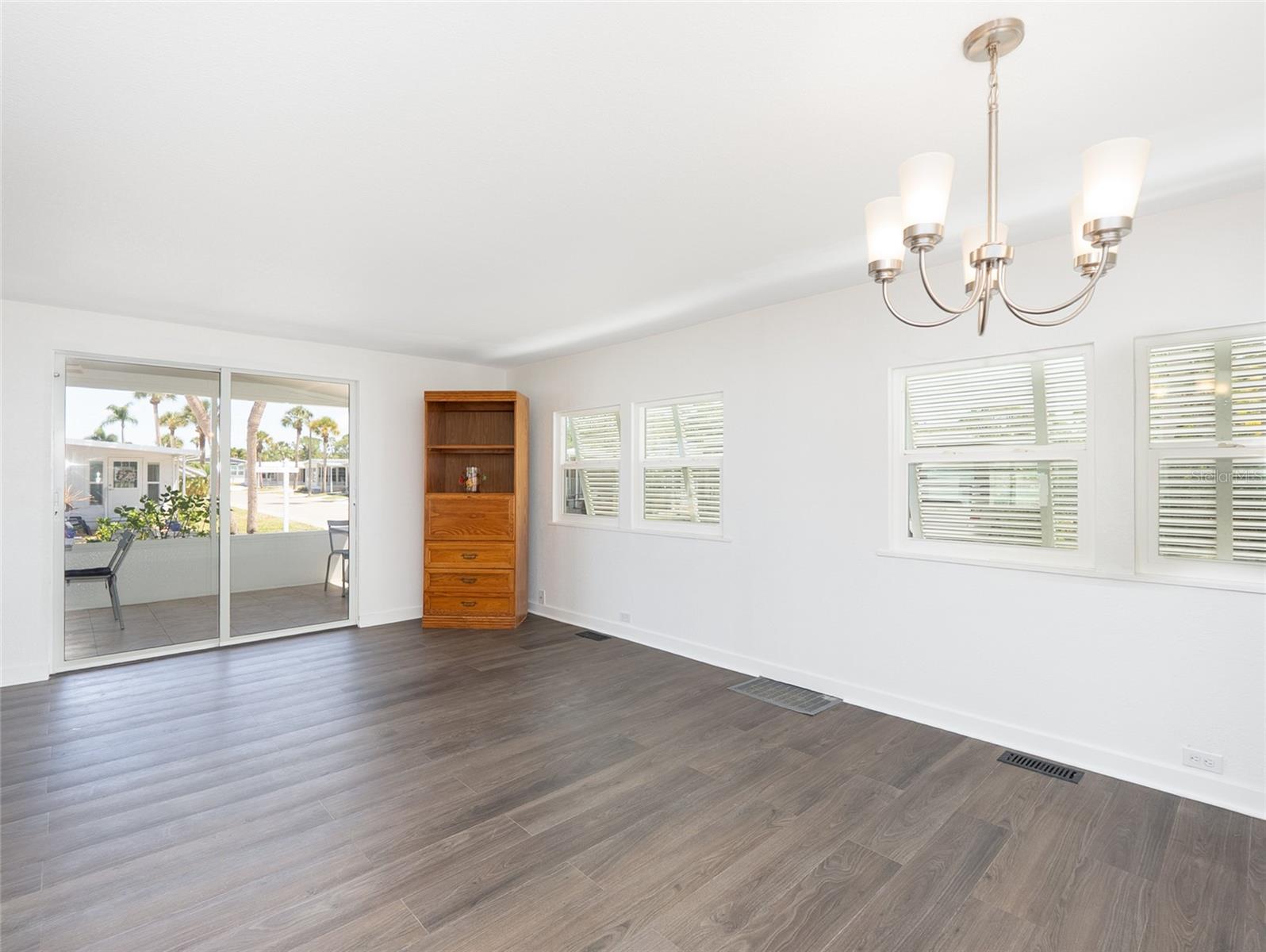 Image 20 of 60 For 610 Delphinium Drive