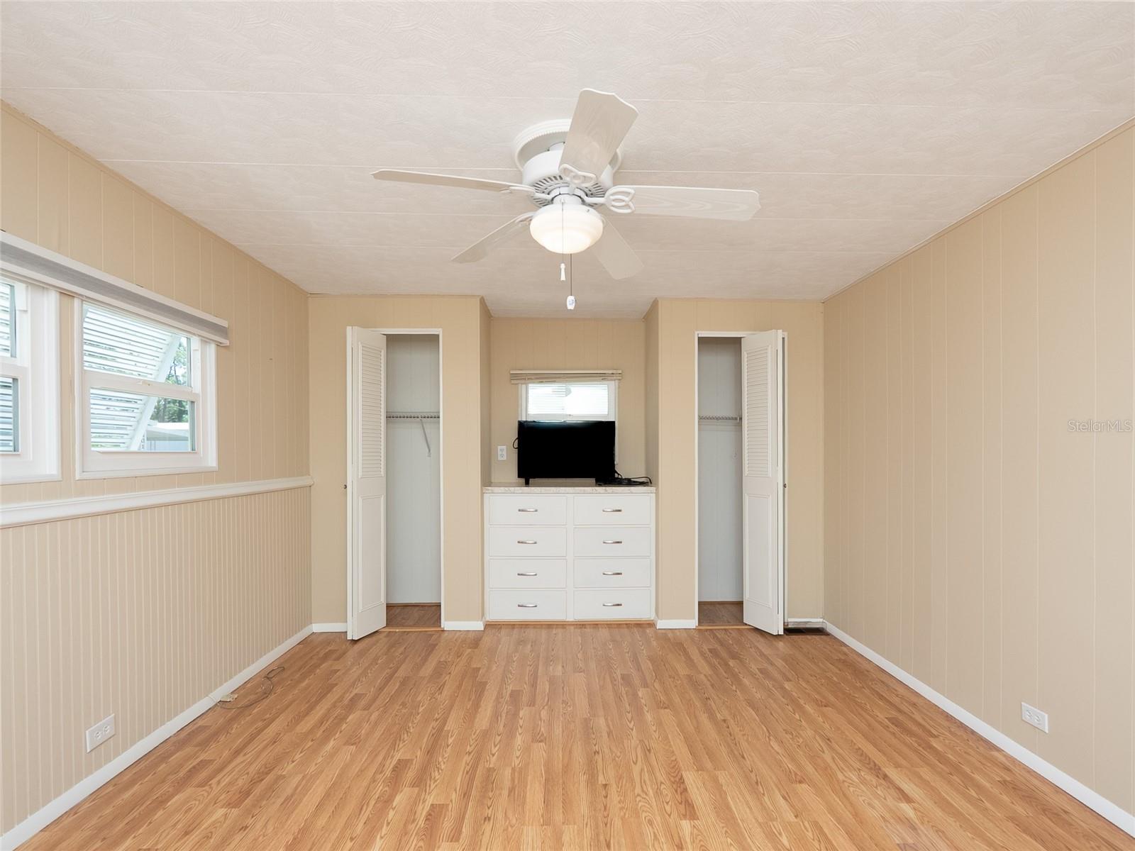 Image 23 of 60 For 610 Delphinium Drive