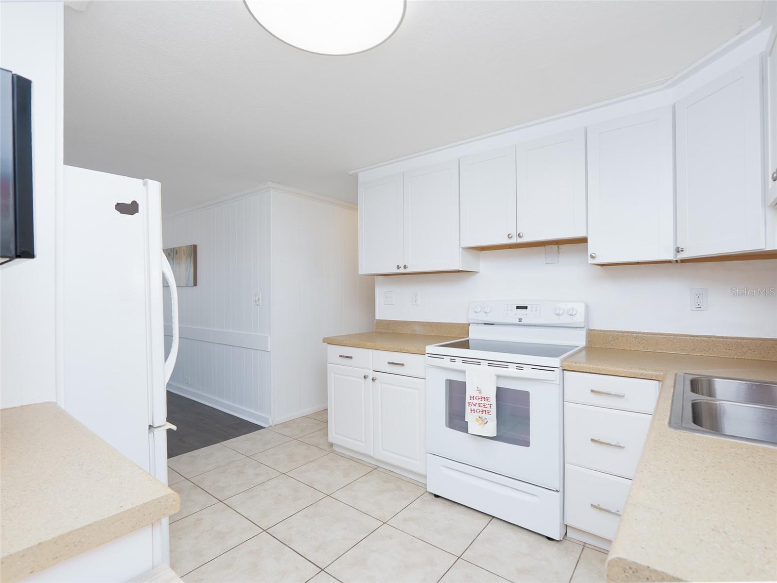 Image 4 of 60 For 610 Delphinium Drive
