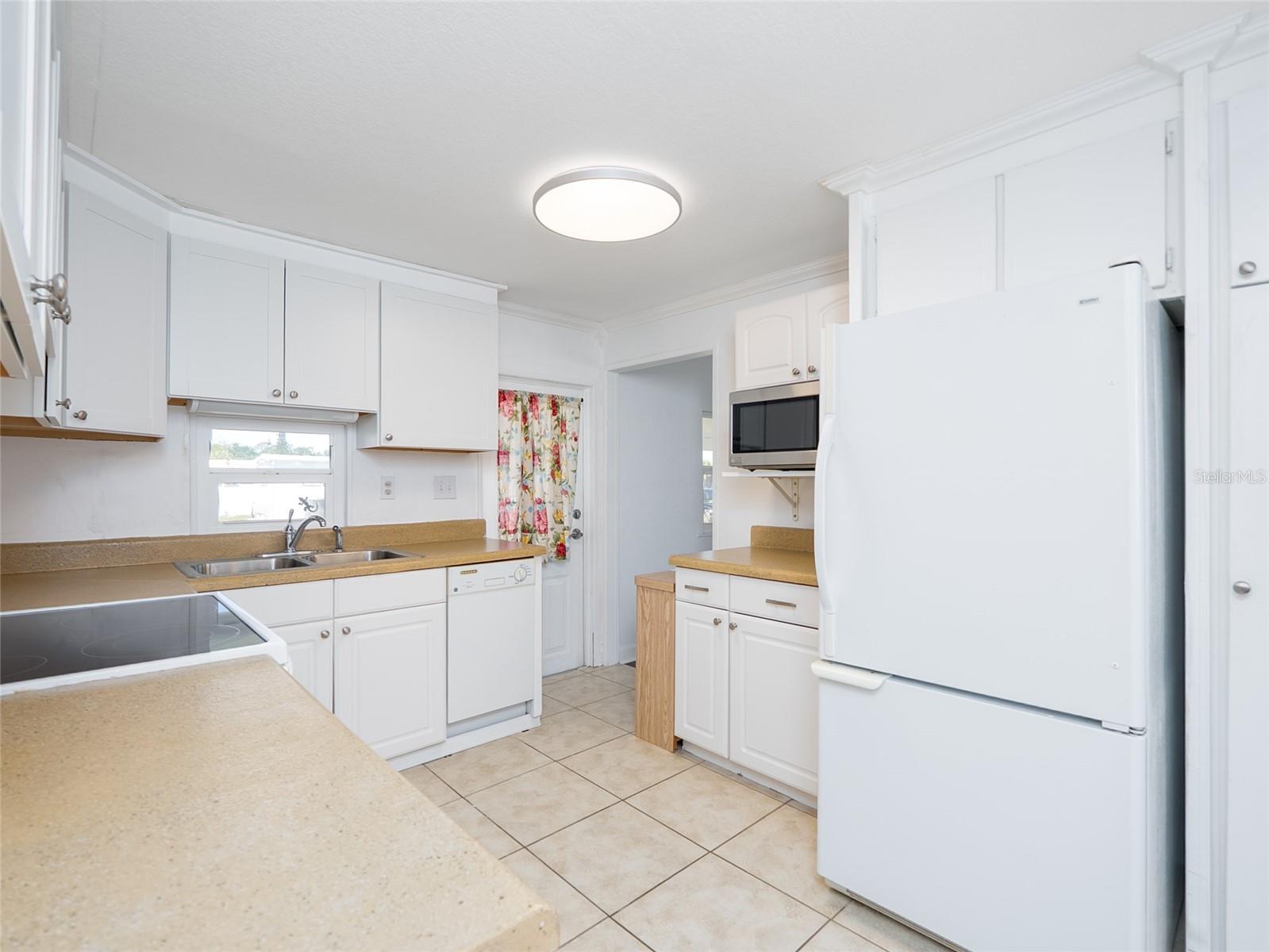 Image 6 of 60 For 610 Delphinium Drive