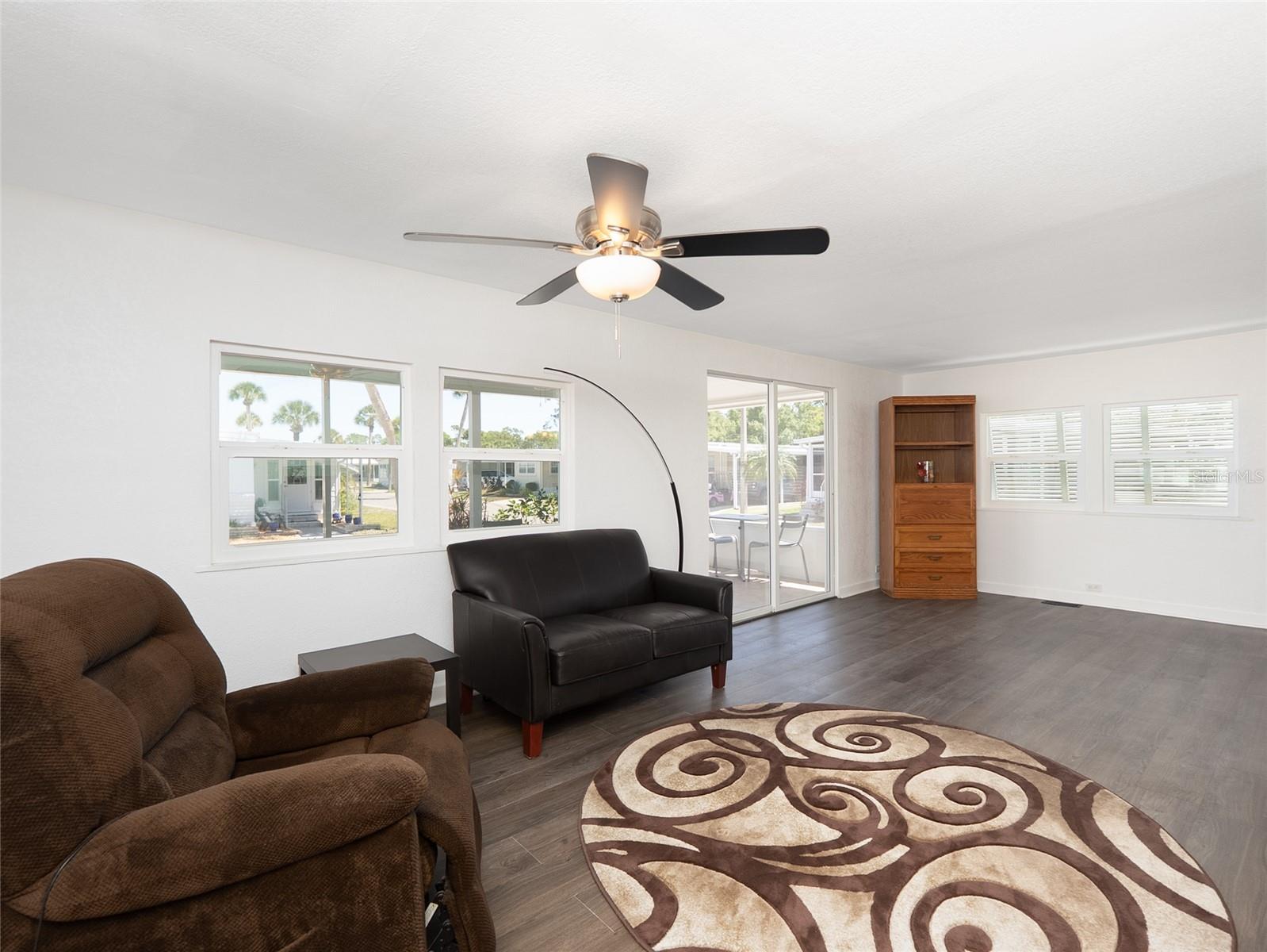 Image 8 of 60 For 610 Delphinium Drive