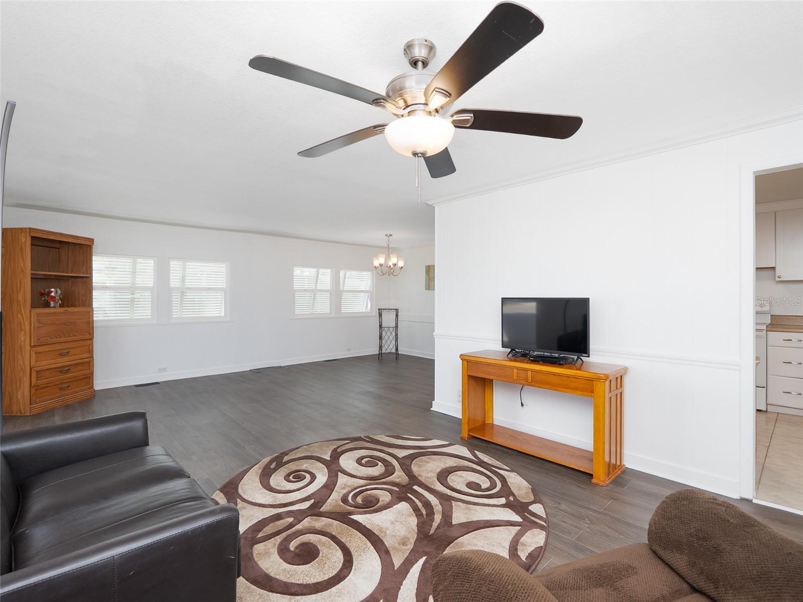 Image 9 of 60 For 610 Delphinium Drive