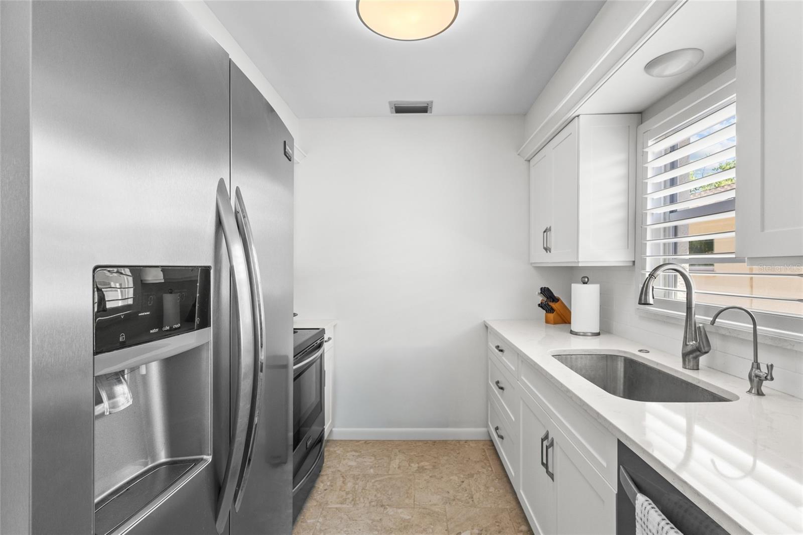 Image 12 of 41 For 521 Venice Avenue 16