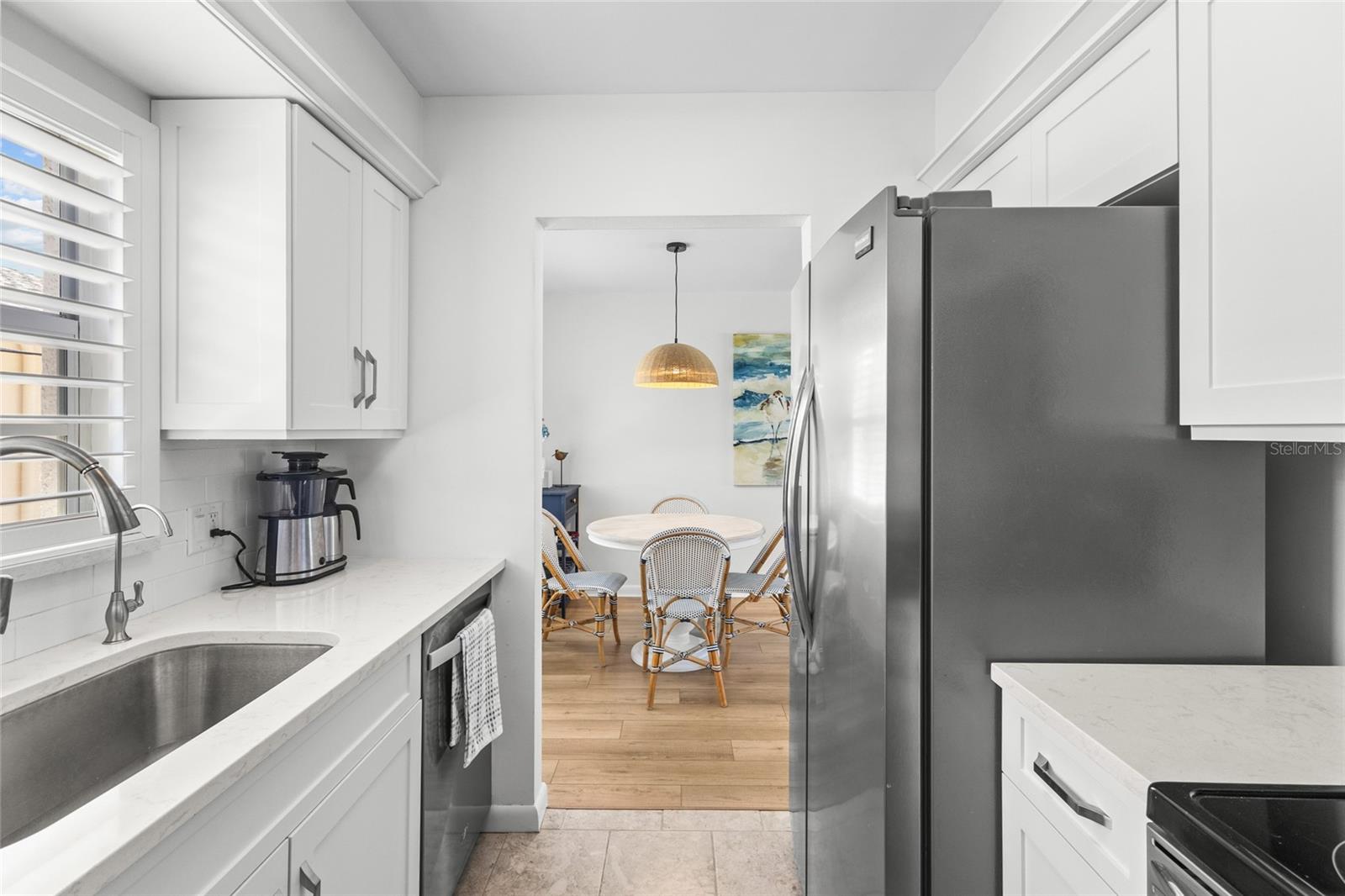 Image 14 of 41 For 521 Venice Avenue 16