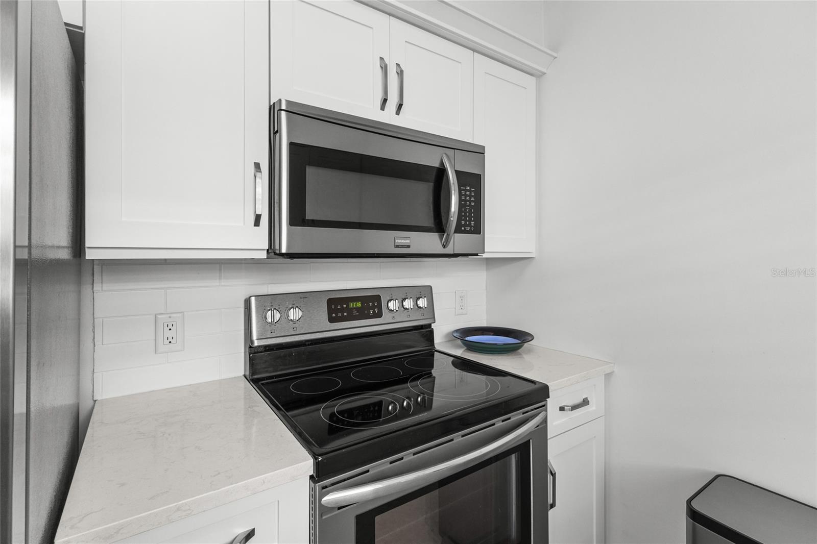 Image 15 of 41 For 521 Venice Avenue 16