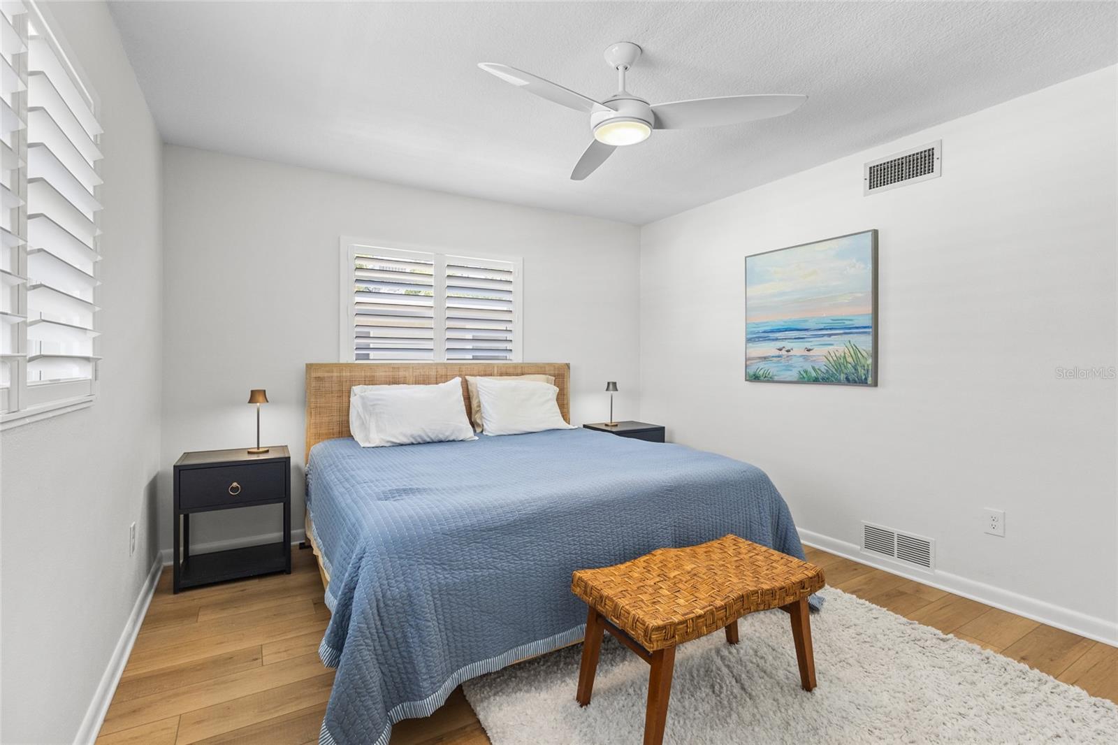Image 17 of 41 For 521 Venice Avenue 16