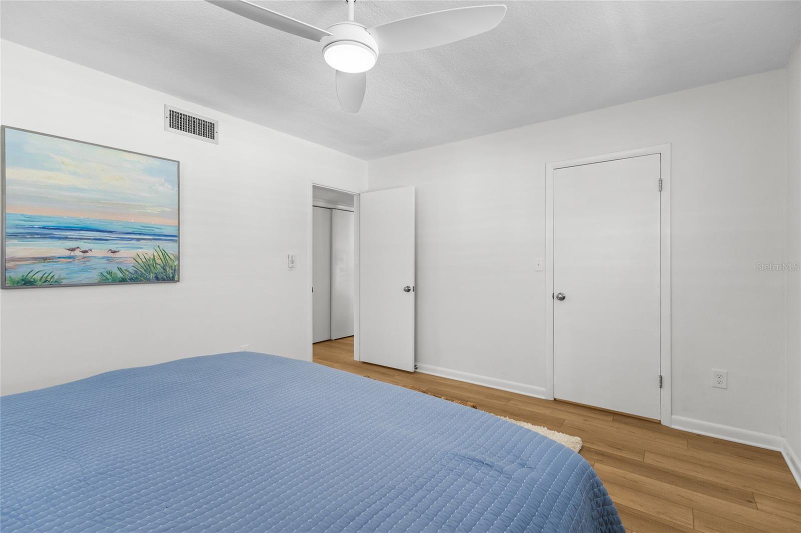 Image 18 of 41 For 521 Venice Avenue 16