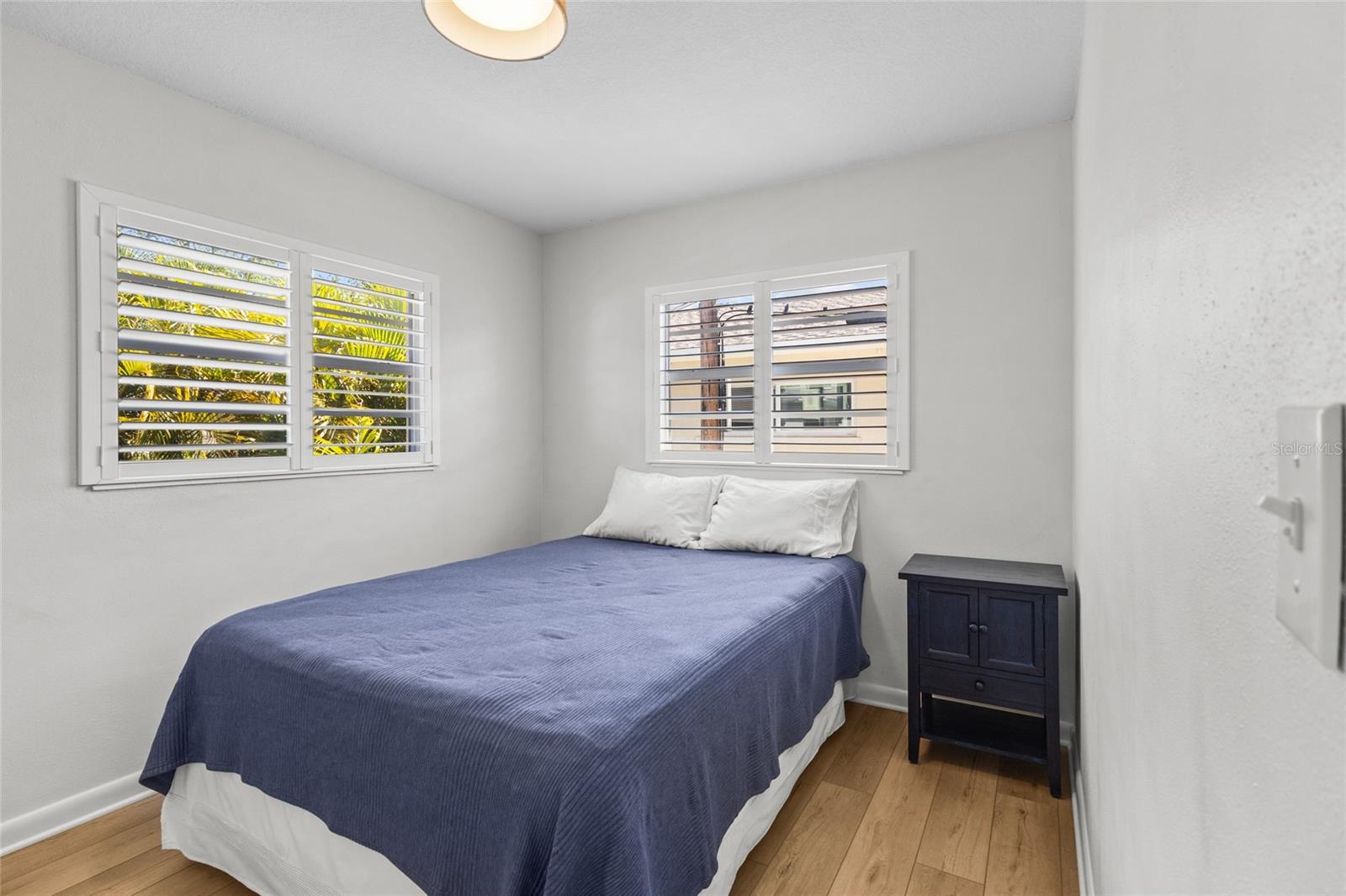 Image 20 of 41 For 521 Venice Avenue 16