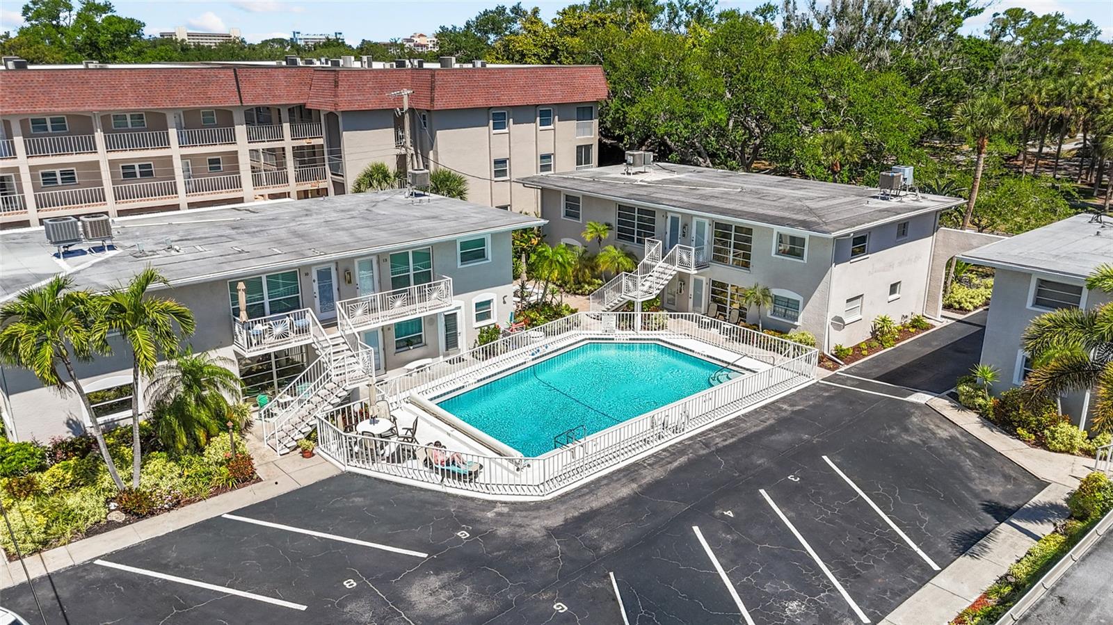 Image 22 of 41 For 521 Venice Avenue 16