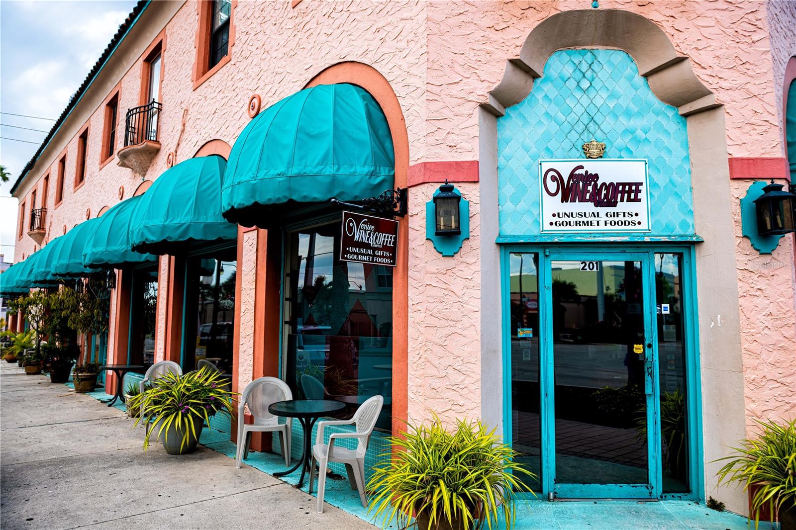 Image 37 of 41 For 521 Venice Avenue 16