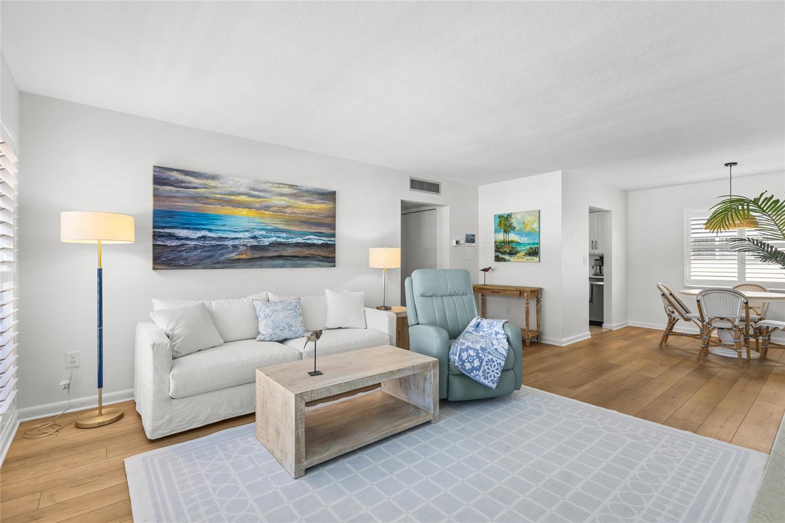 Image 4 of 41 For 521 Venice Avenue 16
