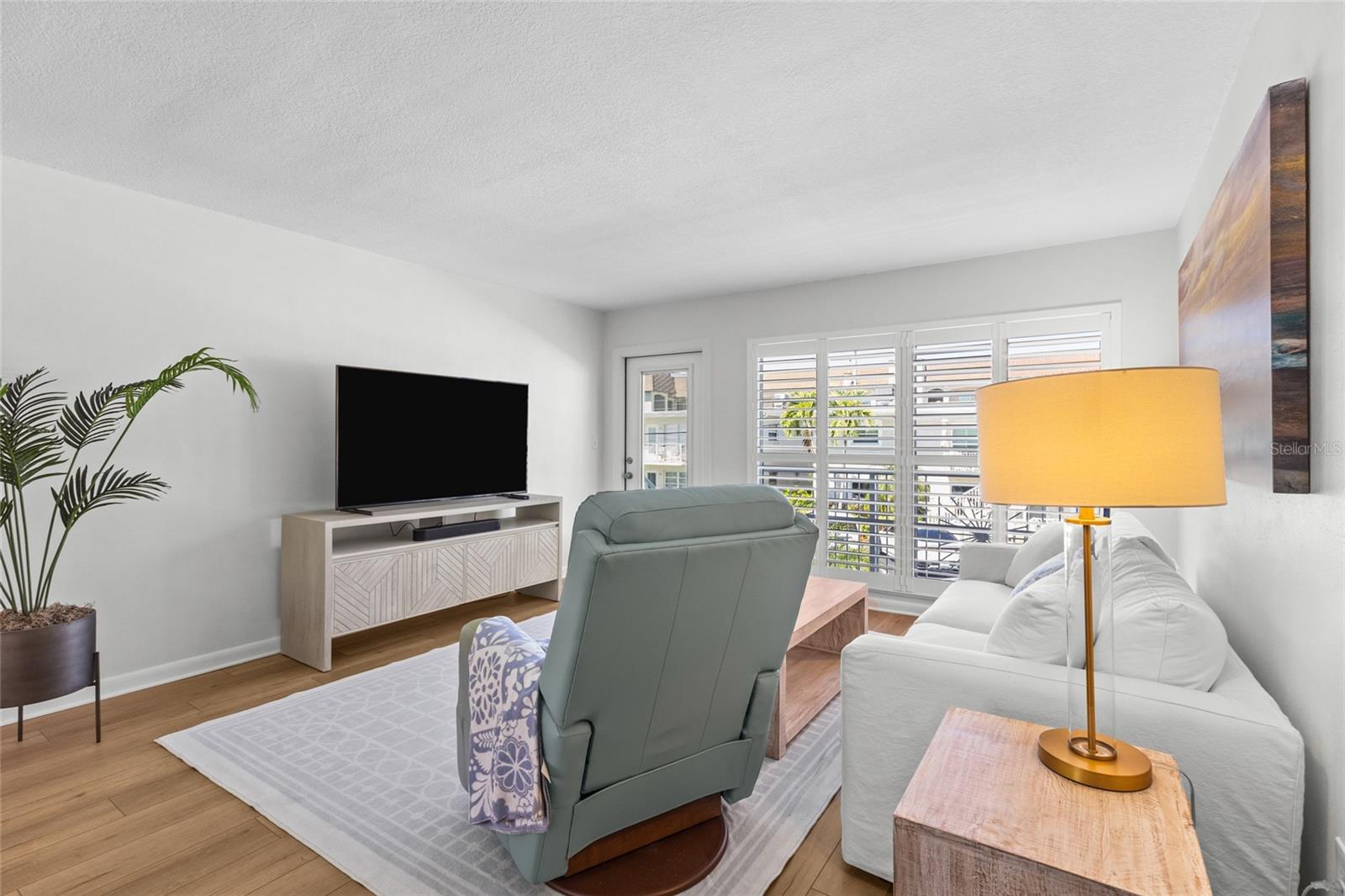 Image 5 of 41 For 521 Venice Avenue 16